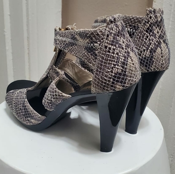MICHAEL KORS  Women’s Berkley T-Strap Embossed Snakeskin Heels Sandals Size 8M✌️ - Picture 6 of 11